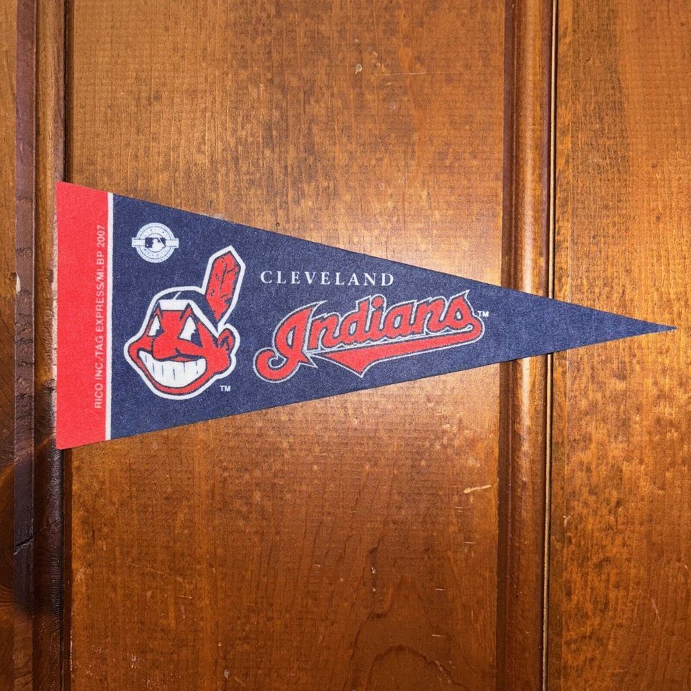 MLB Cleveland Indians Classic 4"x9" Mini Team Pennant Room Decor Flag 2007